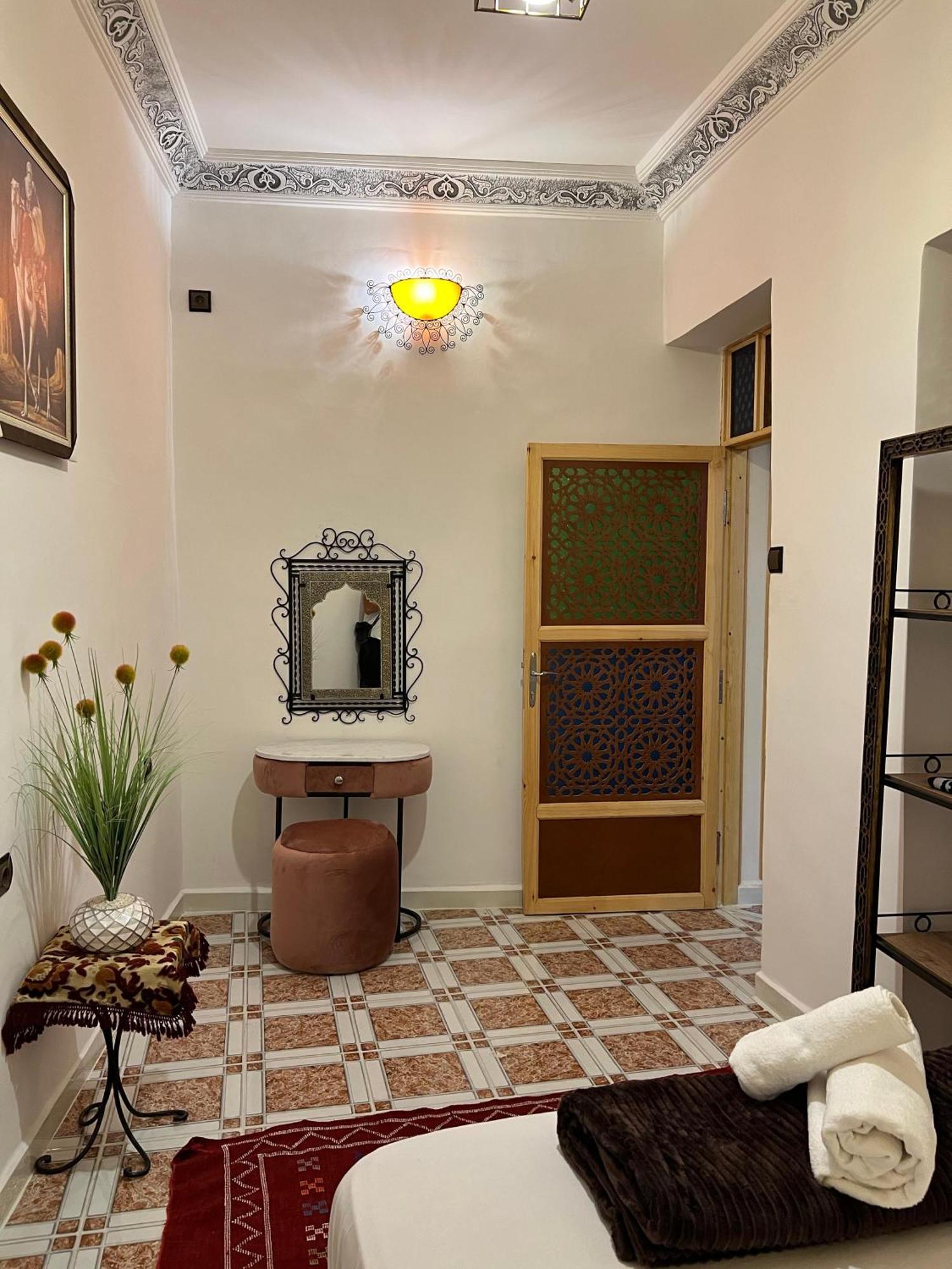 Appartement Authentique A La Medina De - A Deux Pas De Bab Bou Jeloud & Des Souks Fez